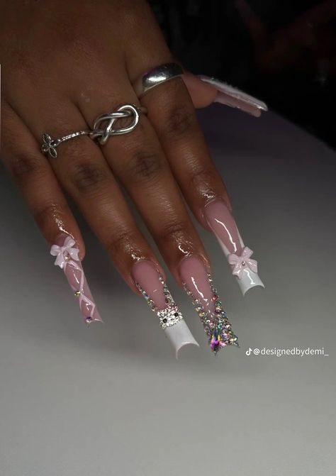 19th Birthday Nails Ideas, Baddie Long Acrylic Nails, Cute Pink Birthday Nails, Birthday Nails 21st, 2000 Nails, Birthday Nail Set Ideas, 21st Birthday Nails, Acrylic Nails Pink, Island Nails