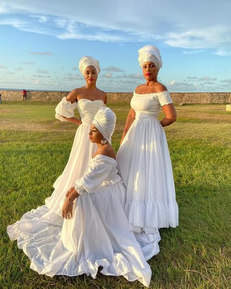 Haiti Culture Clothes, Traditional Caribbean Clothing, Creole Culture Aesthetic, Haitian Photoshoot Ideas, Caribbean Traditional Dress, Zulu Ball Gowns New Orleans, Louisiana Creole Culture, Traditional Puerto Rican Clothing, Louisiana Outfits