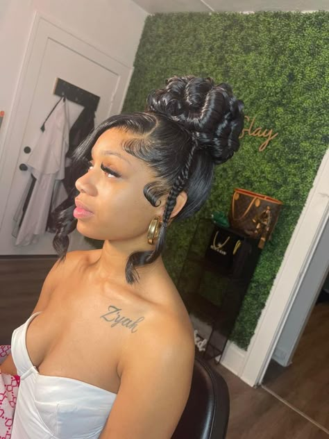 Quince Hair, Crazy Cake, Sleek Ponytail Hairstyles, Frontal Wig Hairstyles, Birthday Hairstyles, Quick Weave Hairstyles, Quince Ideas, Pelo Afro, Frontal Hairstyles