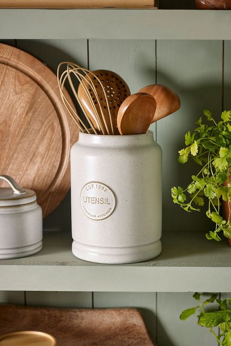 Neutral Kitchen Accessories, Country Chic Kitchen Decor, Pottery Utensil Holder, Country Kitchen Accessories, Country Chic Kitchen, Pot Image, Kitchen Utensil Storage, Cottage Style Interiors, Kitchen Pots