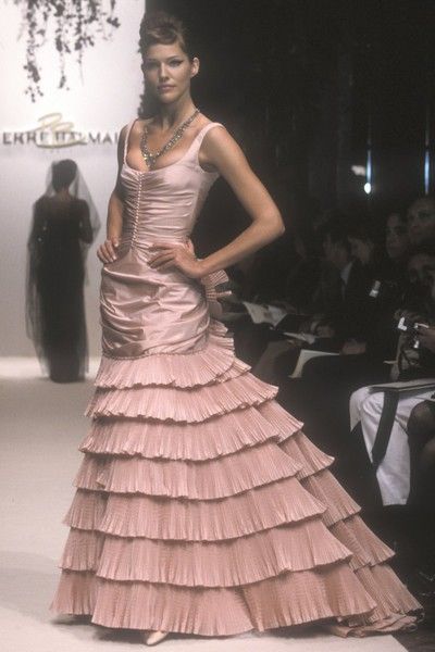 Pierre Balmain, Spring-Summer 1998, Couture | Europeana 1998 Couture, Jasmin Tookes, 90s Runway Fashion, Runway Fashion Couture, Runway Outfits, Doutzen Kroes, Taylor Hill, Gisele Bündchen, Claudia Schiffer