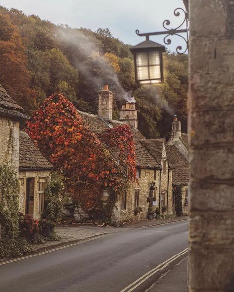 Quiet morning in an English village. - Imgur Fall Wonderland, Destination Unknown, Aesthetic Street, Castle Combe, England Trip, Film Locations, English Village, Quaint Village, Fall Time