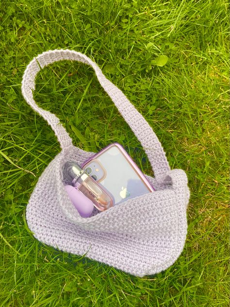 Aesthetic Bag Crochet, Crochet Bag Ideas Aesthetic, Crochet Y2k Accessories, Aesthetic Crochet Bag Ideas, Y2k Knitting Pattern, Cute Crochet Bag Aesthetic, Shoulder Bag Crochet Pattern, Crochet Bag Inspo Aesthetic, Crochet Shoulder Bags Aesthetic