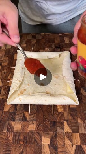 3.8K views · 82 reactions | Easy Stuffed Crust Pizza! 🍕 | Easy Stuffed Crust Pizza! 🍕 | By Bussin Eats | Facebook Keto Stuffed Crust Pizza, Stuffed Crust Tortilla Pizza, Bussin Eats, Cheesy Crust Pizza, Chef Boyardee Pizza, Sliced Bell Pepper, Cheese Crust Pizza, Pizza Easy, Stuffed Crust