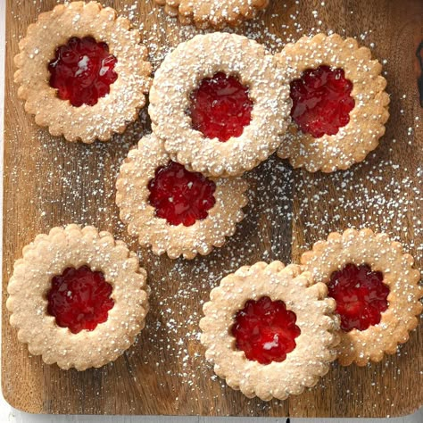 Linzer Cookies Verona Cookies Recipe, Linger Cookies, Verona Wisconsin, Traditional Christmas Desserts, German Pastries, Unique Christmas Cookies, Linzer Cookies Recipe, German Christmas Cookies, German Cookies