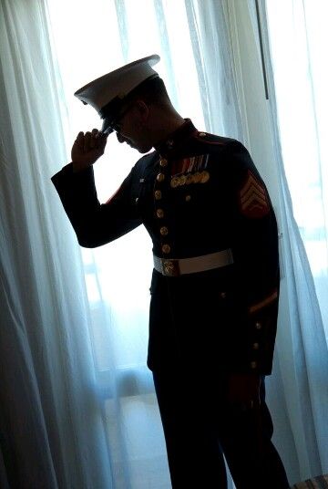 Marine Husband, Marine Corps Couple Pictures, Mike Suits, Navy Couple, Usmc Wedding, Marine Aesthetic Military, Military Couples Photos, Military Wedding Photography, Us Military Men Picture