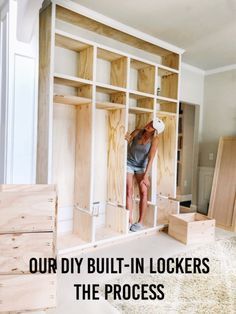 Entrance Mudroom, Garage Lockers, Garderobe Diy, Diy Built In, Mudroom Remodel, Built In Lockers, Diy Locker, Mudroom Cabinets, Mud Room Entry