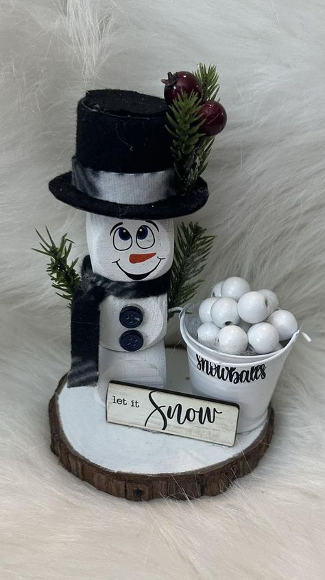 Dollar Store Diy Projects Christmas, Dt Diy Christmas Crafts, Snowman Crafts Diy Dollar Stores, Dollar Tree Dice Snowman, Dollar Tree Foam Dice Crafts, Diy Dollar Tree Ornaments, Foam Dice Dollar Tree Crafts, Dollar Tree Christmas Crafts Diy 2024, Dollar Tree Holiday Crafts