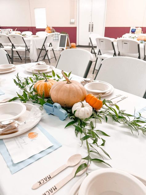 A Little Pumpkin Baby Shower Centerpiece, Pumpkin Theme Table Decor, Fall Baby Shower Tables, My Little Pumpkin Baby Shower Ideas Boy, Fall Pumpkin Baby Shower Centerpieces, Little Punkin Baby Shower Ideas Boy, Fall Gender Reveal Centerpieces, Fall Baby Boy Shower Centerpieces, Neutral Pumpkin Baby Shower Ideas