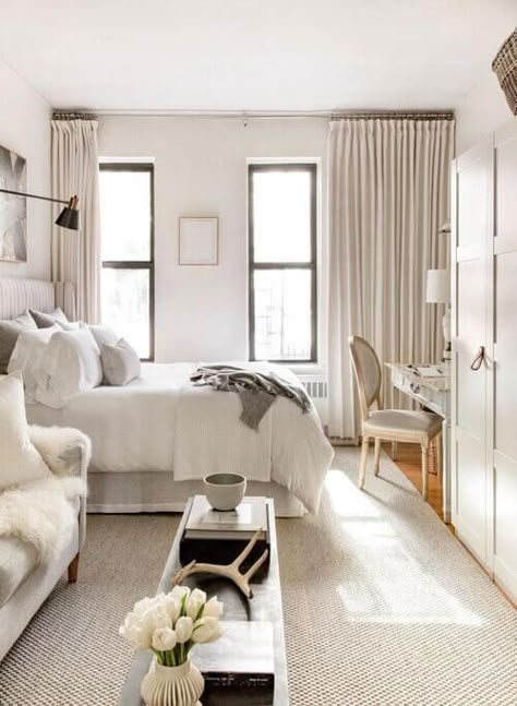 19 Genius Decorating Ideas For Studio Apartments That Look Great & Maximize Space Styling Outdated Apartment, Nyc Studio Apartment, Nyc Studio Apartments, Reka Bentuk Bilik Tidur, Small Studio Apartment Decorating, Japanese Apartment, Nyc Interior Design, Studio Apartment Design, Studio Apartment Living