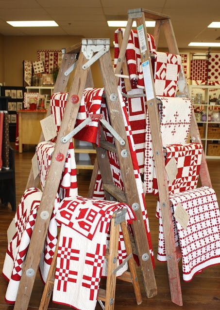 Temecula Quilt Company: Red and White Quilt Show We had a great time last ... Quilt Shop Displays, Wooden Ladders, Quilt Ladder, Quilt Display, Two Color Quilts, Craft Fairs Booth, White Quilts, Quilt Rack, Red And White Quilts