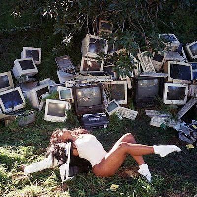 SZA Charts’s Instagram photo: “Despite being released in 2017, “Ctrl” was the 7th most streamed female album on Spotify US (Jan 8th — 14th 2021) — It was the 10th most…” Azure Dragon, Sza Ctrl, Celebrity Selfies, Cool Album Covers, Hate School, Photoshoot Themes, Photo Wall Collage, Frank Ocean, Music Covers