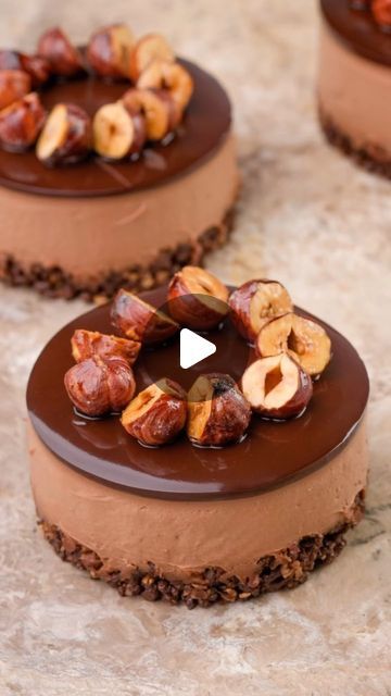 Mini Gourmet Desserts, Chocolate Cheesecake Mousse, Mini Patisserie, Entremet Recipe, Chocolate Crumble, Joy Of Baking, Fancy Desserts Recipes, Bolo Red Velvet, Patisserie Fine