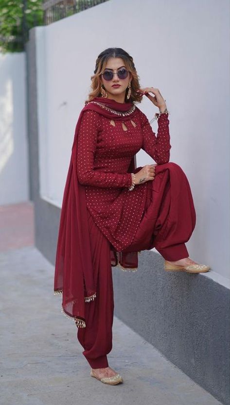 Punjabi Dress Design, Simple Indian Suits, Mukesh Work, Patiala Dress, Panjabi Suit, Patiala Suit Designs, Embroidered Salwar, Fashion Show Dresses, Georgette Dupatta