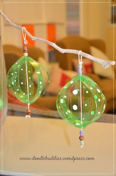 Recycled Christmas Tree Decorations, Recycled Ornaments Diy, Recycled Christmas Tree Ideas, Recycled Christmas Ornaments, Christmas Diy Tree Decor, Recycled Ornaments, Christmas Tree Ornaments Diy, Office Tree, Tree Ornaments Diy