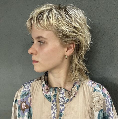 Blonde Pixie Mullet, Wolfcut With Micro Bangs, Mullet Micro Bangs, Soft Mullet With Bangs, Mullet With Micro Bangs, Rat Tail Mullet, Micro Mullet, Baby Mullet, Short Wolfcut