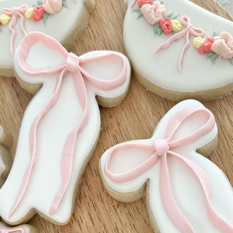 She’s Tying The Knot Bow Theme Cookies, Pink Decorated Cookies, Pink Bow Baby Shower Cookies, Bow Baby Shower Cake, Tying The Knot Cookies, Bow 1st Birthday Party, Pink Bow Cookies, Bridal Shower Cookies Pink, Baby Shower Bow Theme