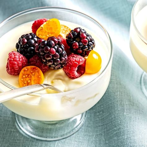 Lemon Posset Eggless Custard, Lemon Posset Recipe, Posset Recipe, British Pudding, Lemon Posset, Italian Feast, Stewed Fruit, Friends Dinner, Baked Custard