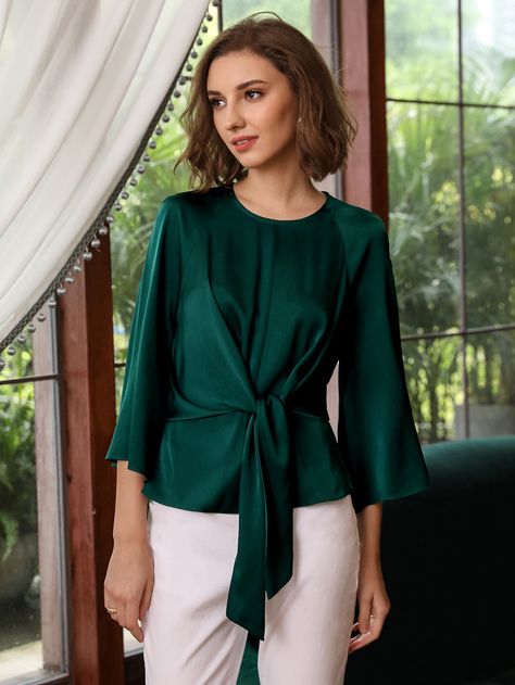 Silk Top Outfit, Summer Dress Outfits Casual, Silk Tops Blouses, Chubby Fashion, Belt Top, Silk Outfit, Fashion Tops Blouse, Classy Casual Outfits, Evening Outfits