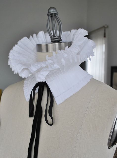 NEW Detachable Collar/Pleated Collar/Ruffled scarf/Black and White/Neck piece/French collar/Ascot collar/ rusteam tt team by marinaasta on Etsy https://www.etsy.com/listing/229463383/new-detachable-collarpleated Ruffle Collar Diy, Victorian Collar, Pleated Collar, Collars Diy, Velvet Tie, Diy Collier, Detachable Collar, Creation Couture, Neck Piece