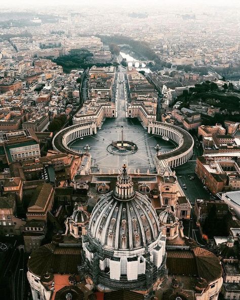 Ancient Greek Gods, St Peters Basilica, St Peters, Scenery Photography, St Peter, Vatican City, Greek Gods, Ancient Greek, Paris Skyline