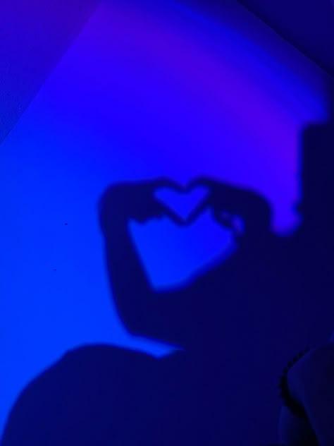 Aesthetic Images Blue, Dark Blue Heart Wallpaper, Blue Aesthetic Images, Blue Aesthetic Grunge, Neon Azul, Cybercore Aesthetic, Blue Aesthetic Dark, Dark Blue Wallpaper, Everything Is Blue