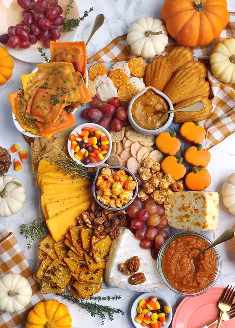 Pumpkin Grazing Board. - DomestikatedLife - Fall Entertaining Ideas | Autumn Cheese board with pumpkin spice foods from Trader Joe's Cuttery Board Ideas, Autumn Charcuterie Board, Autumn Charcuterie, Fall Cheese Boards, Witch Tea, Halloween Charcuterie Board, Halloween Charcuterie, Fall Tea, Pumpkin Salad