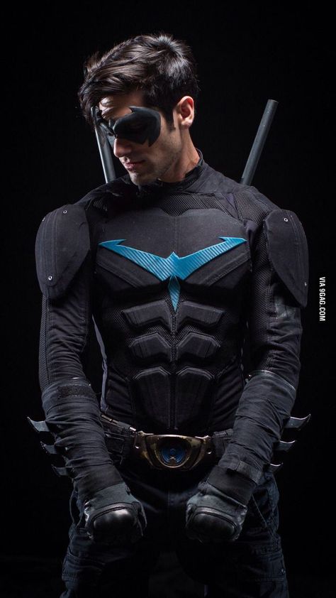 Let me introduce you... Best Nightwing cosplay - 9GAG Nightwing Cosplay, Batman Costume, Dc Cosplay, Univers Dc, Pahlawan Marvel, Epic Cosplay, Jason Todd, Amazing Cosplay, Young Justice