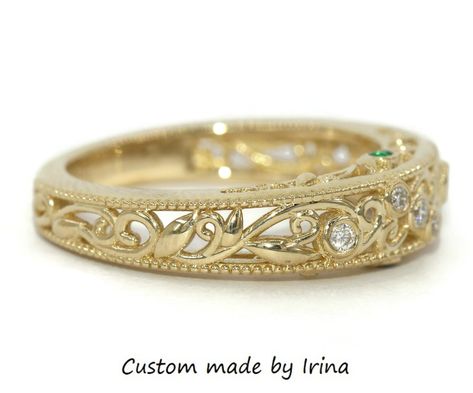 This is one of my most favorite band. It is a new version of my item # 170. In this model I added mill grains and stones to give it even more enchanting look. Leaf wedding ring with diamond and emerald. This is an ideal wedding band if you love filigree and nature inspired ornaments, if you love unique feminine dainty scroll-work.  14k Solid Gold - please choose the color at checkout 5 Natural Diamonds, .06 carat 2 Natural Emeralds (.02 ctw) or 2 Natural Sapphires (.02 ctw) Ethical Sourcing: Thi Angeles, Wedding Ring With Diamond, Patterned Wedding Band, Leaf Wedding Ring, Leaf Wedding Rings, Filigree Wedding Ring, Gold Band Wedding Ring, Emerald Wedding Band, Ring Inspo