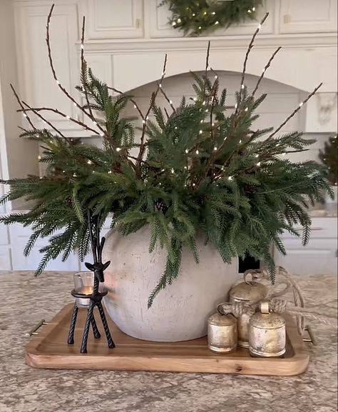 Christmas Entrance Table Decor, Christmas Decor For Round Dining Table, Side Table Christmas Decor, Entrance Table Decor, Table Christmas Decor, Classic Christmas Decorations, Entrance Table, Tv Decor, Xmas Decor