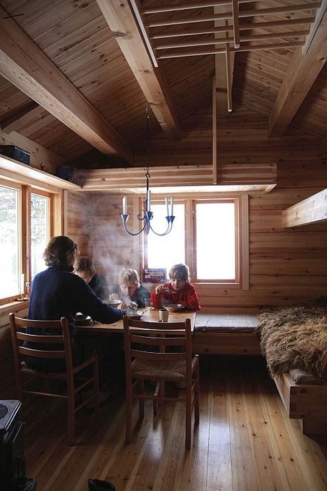 Norway Home Design, Alaska House Interior, Norway House Interior, Norway Cabin, Swedish Cabin, Norwegian Cabin, Hut Ideas, Minimalist Cabin, Log Home Interior