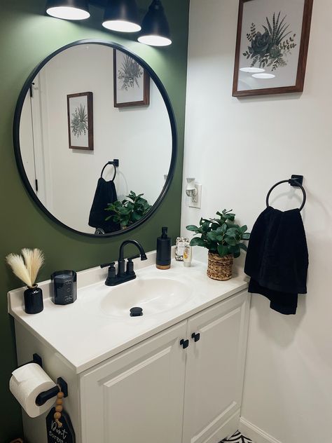 black and green bathroom Dark Green Bathroom, Bathroom Revamp, Dark Green Bathrooms, Bathroom Upstairs, Green Bathroom Decor, Bathroom Counter Decor, Bilik Air, Bath Redo, Restroom Decor