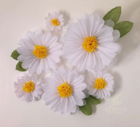 Paper Flowers White, Wedding Backdrop Wall, Daisies Wedding, Arte Aesthetic, Paper Pom Pom, Pom Pom Flowers, Daisy Party, Tissue Flowers, Backdrop Wall