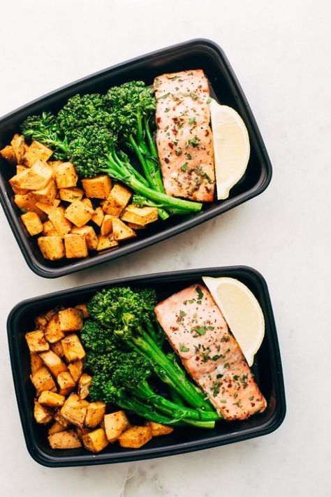 This bento box is one of 20 meals you can easily prep for the week ahead Sunday Meal Prep, Makanan Diet, Prepped Lunches, Meal Prep Bowls, Diet Vegetarian, Deilig Mat, Lunch Meal Prep, Sweet Potato Recipes, Easy Meal Prep