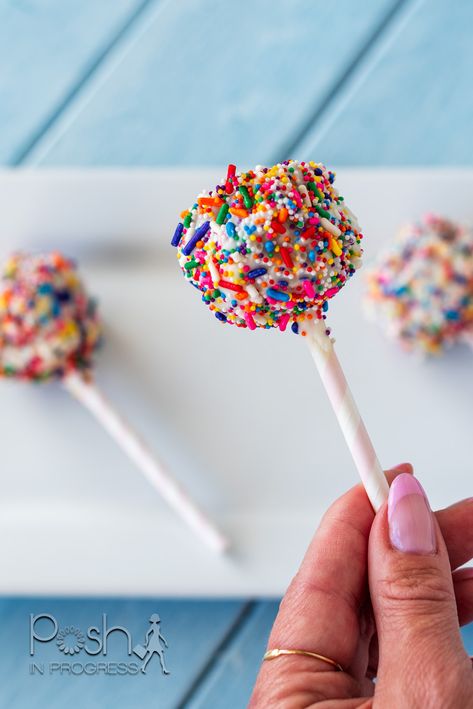 How to Turn Leftover Donuts Into Adorable Donut Cake Pops - Posh in Progress Funfetti Cake Pops Recipe, Donut Cake Pops, Funfetti Cake Pops, Homemade Donut, Types Of Donuts, Raised Donuts, Doughnut Party, Cake Donuts Recipe, Starbucks Egg Bites