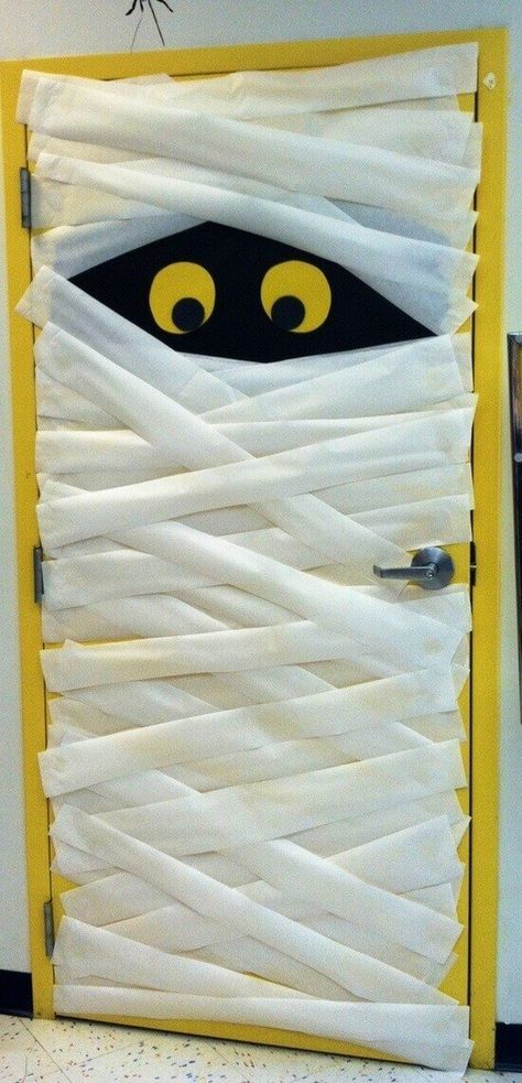 Deco Porte Halloween, Porta Halloween, Halloween Classroom Door, Dekorasi Halloween, Minion Halloween, Scary Halloween Decorations Diy, Halloween Party Decor Diy, Halloween Infantil, Halloween Decor Diy