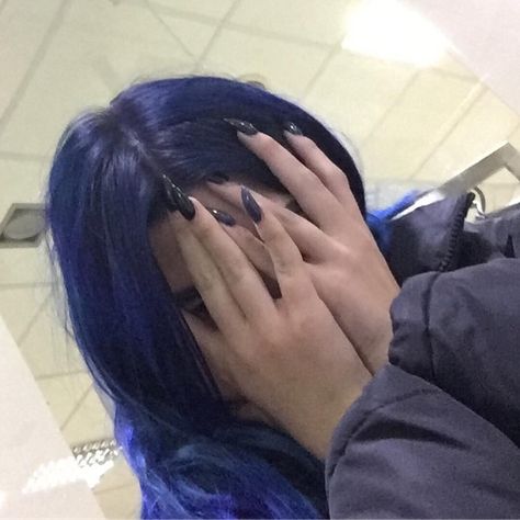 ☆~Ella birak~☆ Blue Hair, A Woman, Tumblr, Nails, Hair, Blue, Black