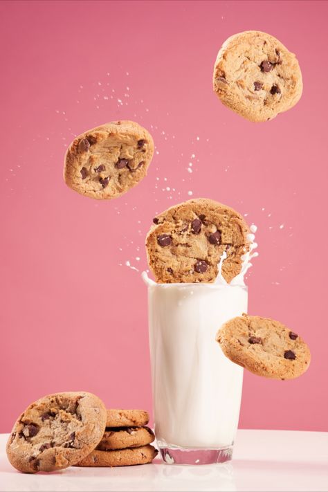 Milk And Cookies Photography, Baking Photography Aesthetic, Food Photography Sweets, Food Photography Commercial, Christmas Sweets Photography, Gen Z Food Photography, Milk Food Photography, Cookies Pictures Ideas, Milk Splash Photography