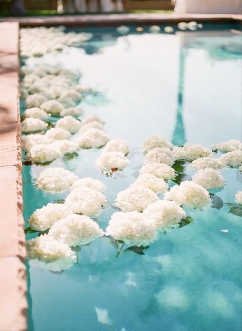 Flowers In Pool, Pool Party Wedding Reception, Backyard Wedding Pool, Pool Wedding Decorations, Shaadi Decor, Croatia Wedding, Ojai Wedding, Wedding Pool Party, Wedding Flower Ideas