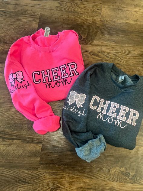 Diy T Shirts Ideas, Cheer Mom Gift Ideas, Cheer Mom Sweatshirt Ideas, Cheer Mom Shirt Ideas, Cheer Mom Gifts, Basketball Cheer, Cheer Mom Shirt, Cheer Gear, Cheer Spirit