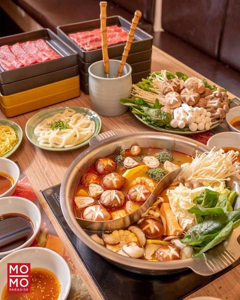 Momo paradise hotpot Hotpot Aesthetic, Hotpot Photography, Japanese Shabu Shabu, Japanese Sukiyaki, Asian Hot Pot Recipe, Japanese Hotpot, Shabu Shabu Recipe, Chinese Hotpot, Hotpot Restaurant