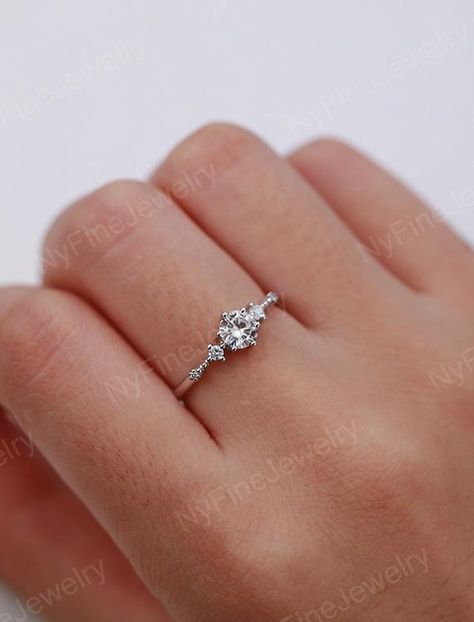 Engangement Rings, Engagement Ring Vintage Unique, Unique Diamond Ring, Moissanite Engagement Ring Vintage, Prong Ring, Vintage Engagement Rings Unique, Round Diamond Setting, Engagement Ring Vintage, Unique Diamond Rings