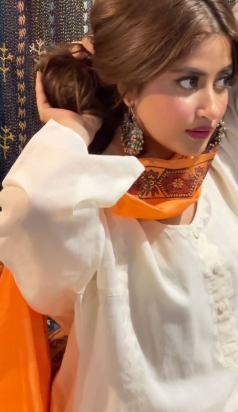 Sajal Ali Pics, Chicken Kari, Homemade Chinese, Long Party Gowns, Sajal Aly, Traditional Hairstyle, Sajal Ali, Classy Outfits For Women, Bollywood Outfits