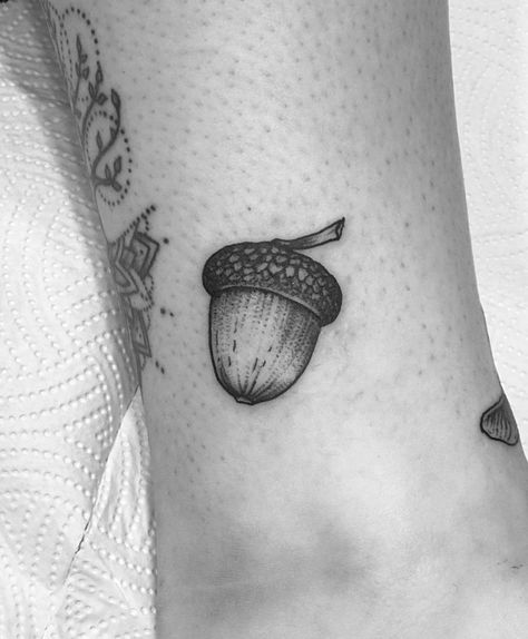 Acorn tattoo by Tom Tom Tatts inked on the ankle Garlic Tattoo, Oak Leaf Tattoos, Acorn Tattoo, Tolkien Tattoo, Tattoo Symbolism, Tree Tat, Tattoos 2023, Botanical Tattoos, Mushroom Tattoo