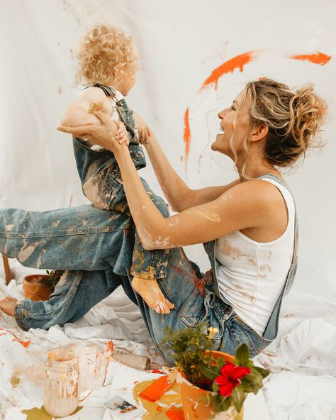 What a fun and messy shoot! 🥹❤️ when I found out Samantha is an artist I knew this trendy shoot would be perfect for her! Although it was a chaotic shoot, I love when a toddler is just being a toddler because you truly get the best shots! Love seeing all the mommy and me painting sessions and their twists! We painted flower pots instead of canvases! 🎨🖌️🪜🌻 #tampaphotographer #stpetephotographer #mommyandme #artistsoninstagram #mommyandmephotoshoot #motherhoodphotography #creativephotography #... Mom And Son Paint Photoshoot, Mother Daughter Painting Photoshoot, Mom And Kid Paint Photoshoot, Paint Session Photography, Outdoor Painting Photoshoot, Fall Photoshoot Mini Sessions, Busy Mom Aesthetic, Paint Family Photoshoot, Toddler Painting Photoshoot