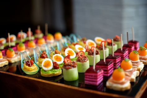 Canapes Catering, Wedding Buffet Food, Canapes Recipes, Fancy Appetizers, Party Food Buffet, Catering Ideas Food, Catering Food, Buffet Food, Food Display