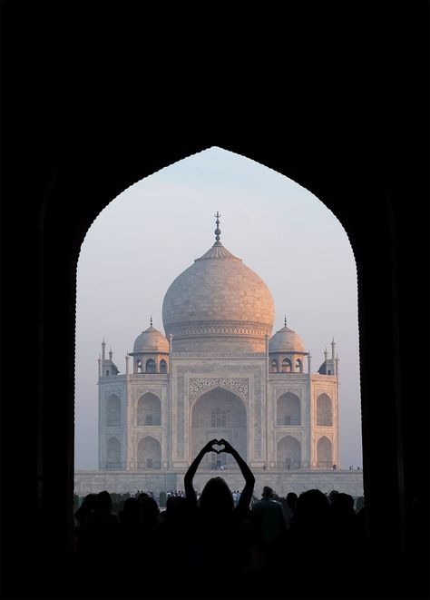 Varanasi Photography Beautiful, Taj Mahal Art, Tac Mahal, تاج محل, Ancient Persian Architecture, Delhi Travel, Travel Photoshoot, Travel Pose, Taj Mahal India