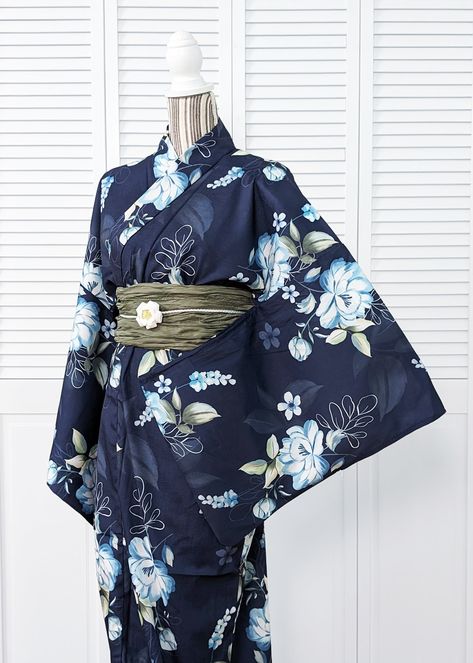 Blue And Gold Kimono, Blue Japanese Kimono, Historical Japanese Kimono, Kimono Textile Pattern, Japanese Kimono Reference, Star Kimono Traditional, Blue Yukata Women, New Years Kimono, Blue Kimono Traditional