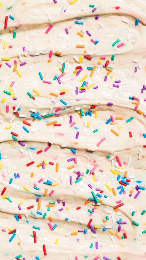 Birthday Cake Background Wallpapers, Pretty Patterns Wallpaper, Cake Wallpaper Iphone, Frosting Wallpaper, Milk Birthday Cake, Birthday Cake Wallpaper, Cakes Wallpaper, Birthday Cake Background, Dessert Wallpaper