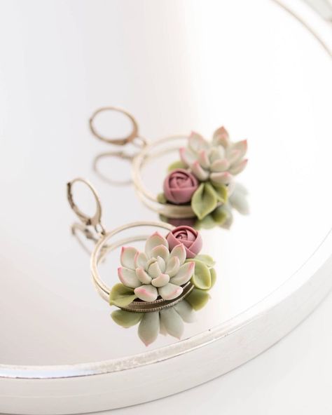 Succulent Jewelry/Iryna Chajka on Instagram: “Delicate dangle succulents earrings❤️ I made them for order)  #eteniren #succulents #succulentsofinstagram #succulent #succulove…” Polymer Clay Succulent Earrings, Clay Succulents Diy, Succulent Clay, Polymer Clay Succulent, Succulent Earrings, Polymer Clay Recipe, Clay Recipe, Cactus Jewelry, Succulent Jewelry